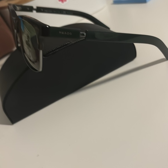 Prada sunglasses - Picture 3 of 3